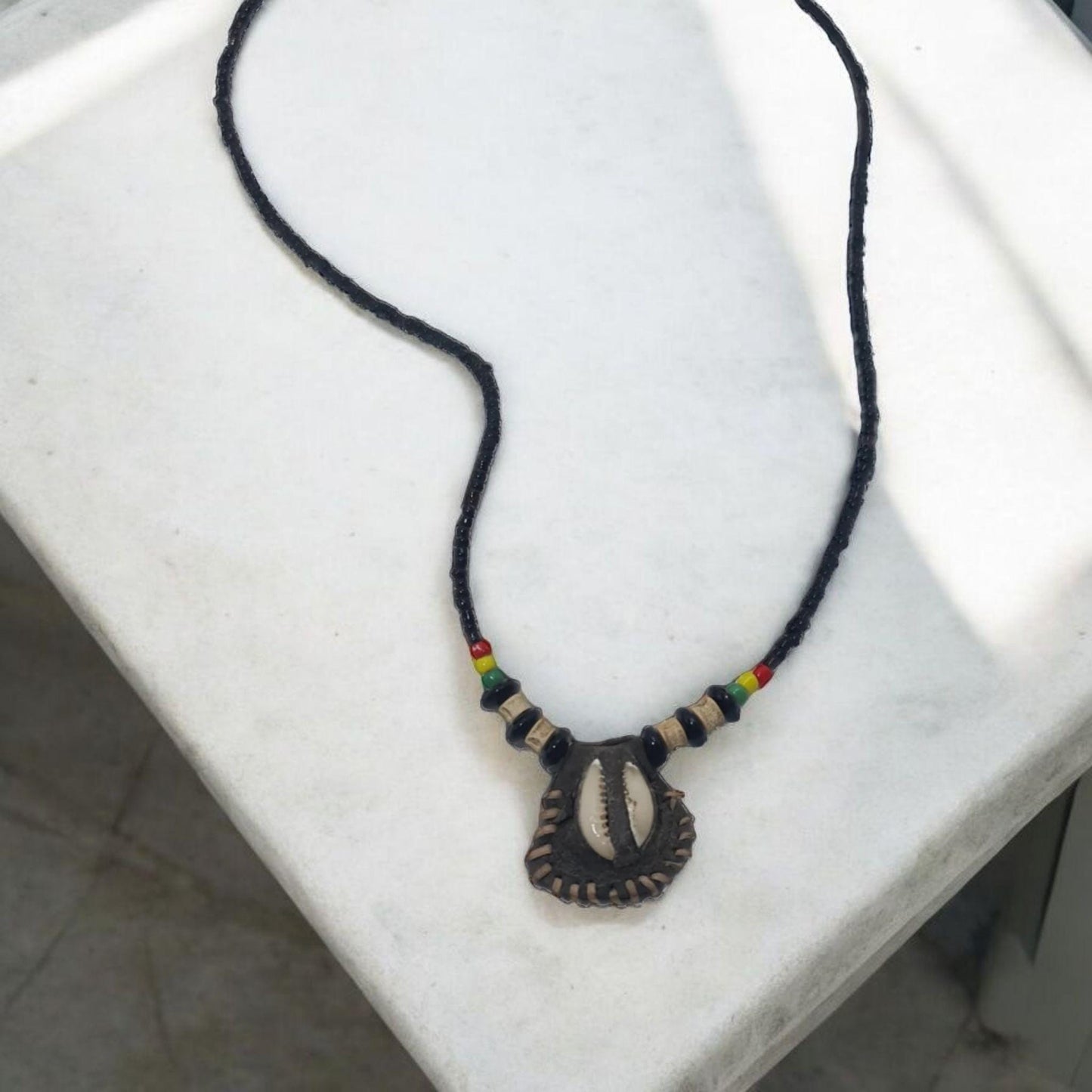 Amuleto africano atrae suerte - amuletos arte africano -Secretos del vodoun de los Fon , Benín - arte religioso