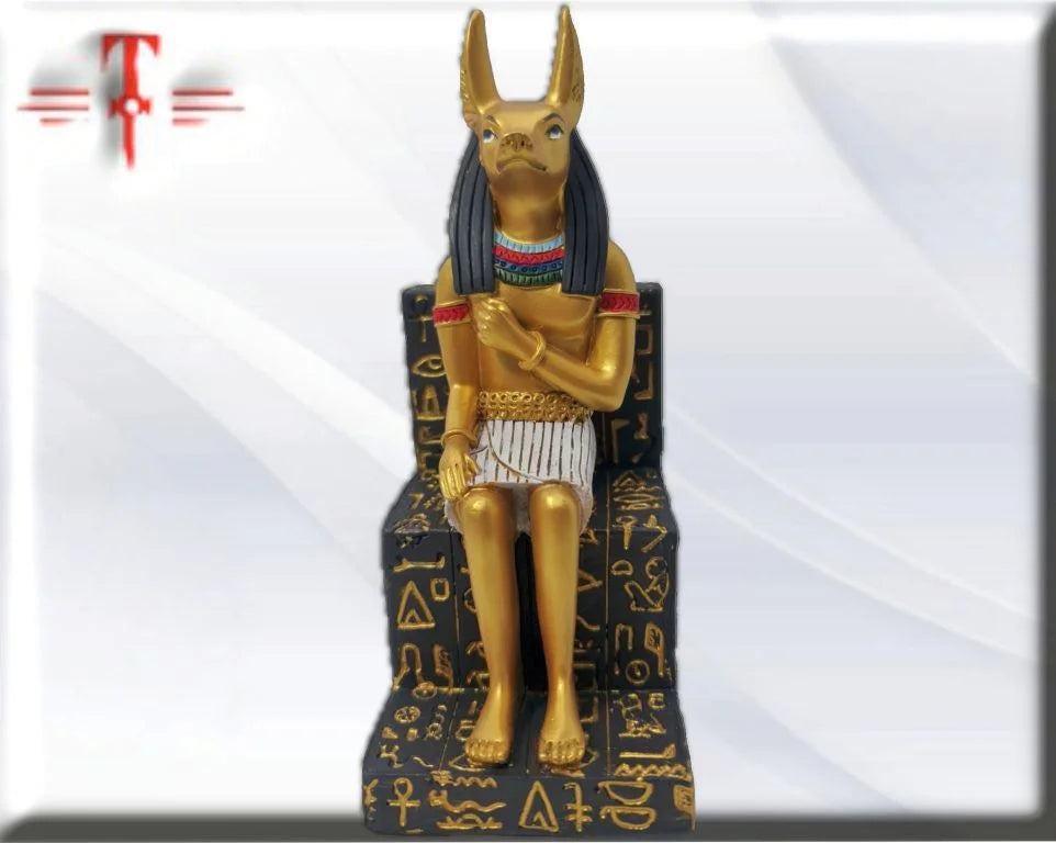 Dios Anubis dorado