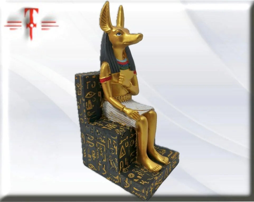 Dios Anubis dorado
