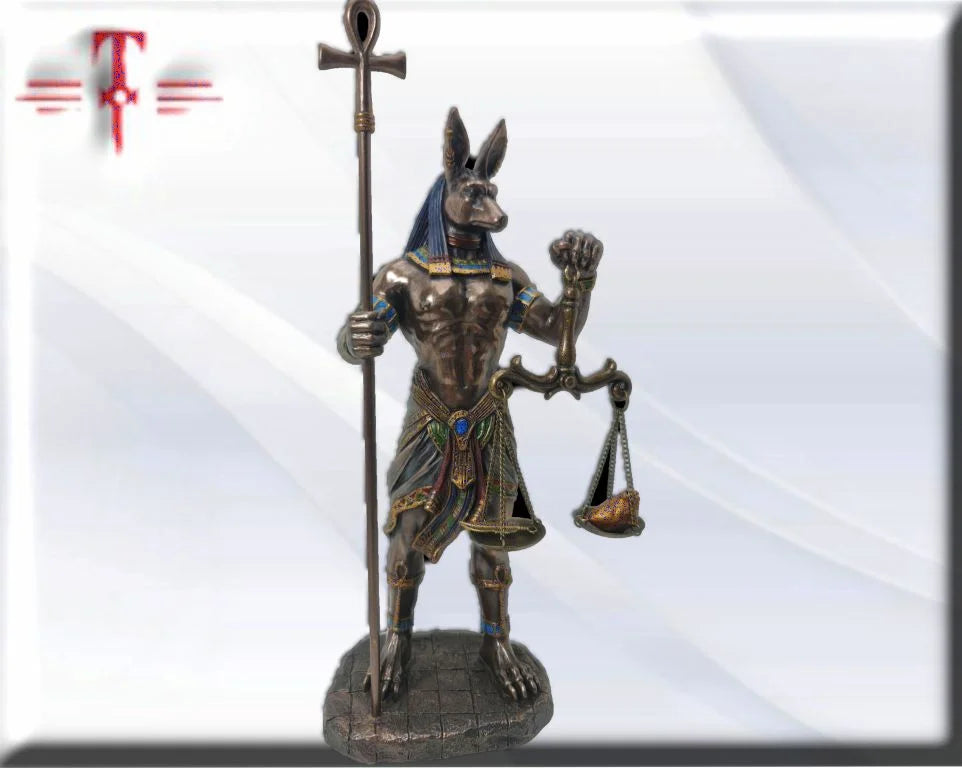 Dios Anubis con balanza