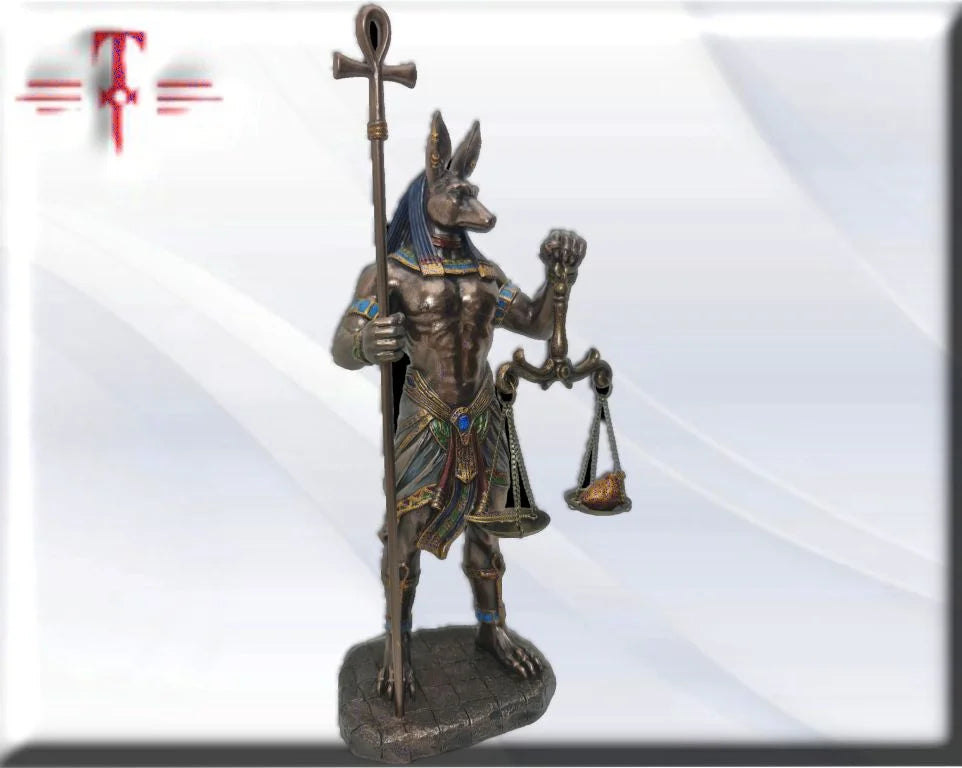 Dios Anubis con balanza