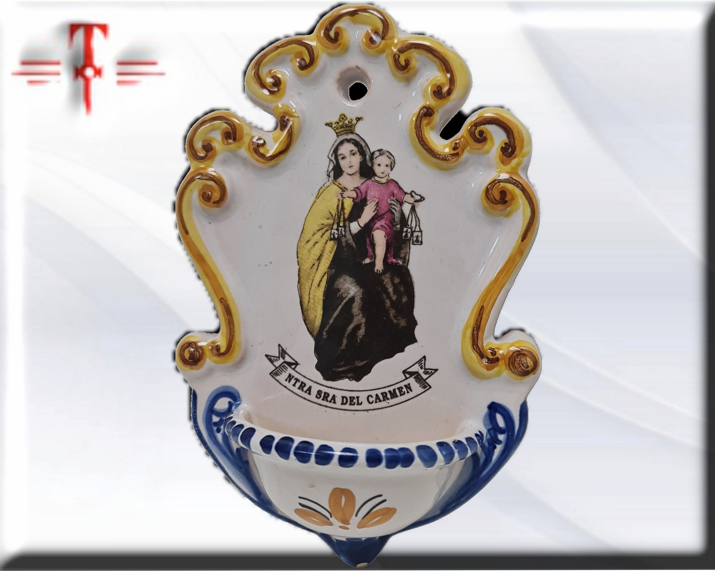 Pila de agua bendita , Virgen del Carmen . Virgenes y santos catolicos