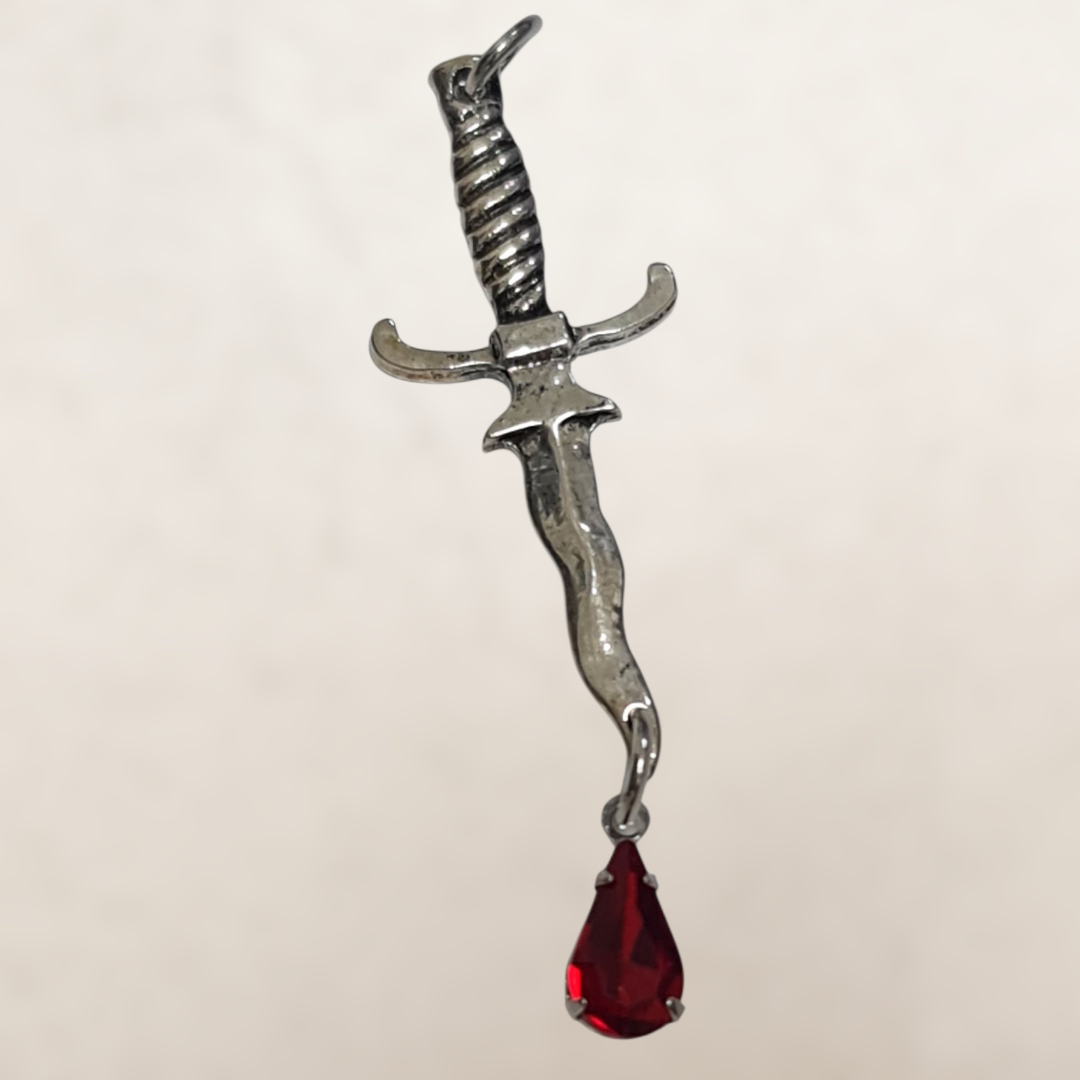 Colgantes puñal con lagrima