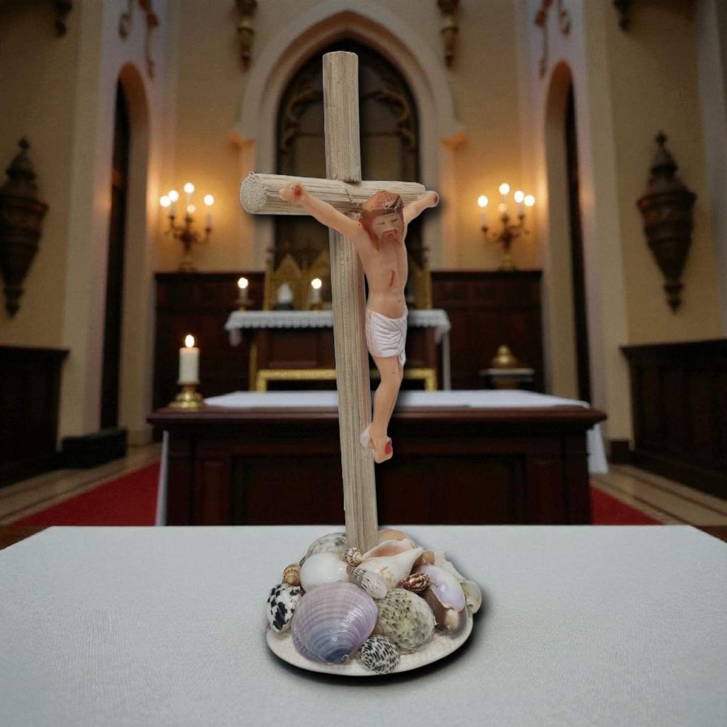 crucifijo con caracoles , virgenes y santos catolicos