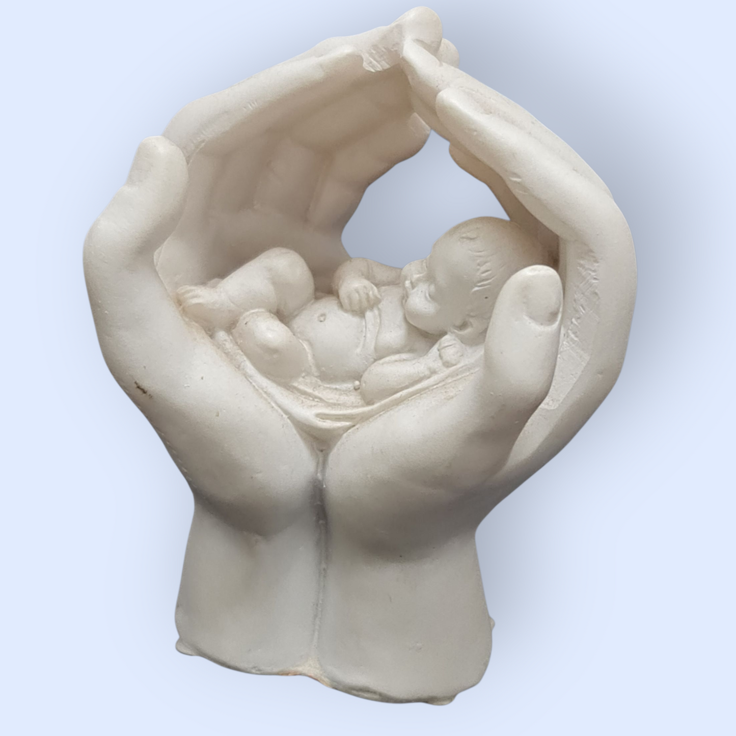 Querubin entre manos