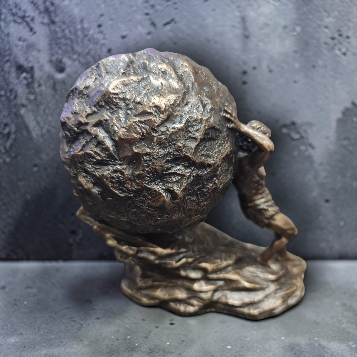 Sisifo haciendo rodar la roca