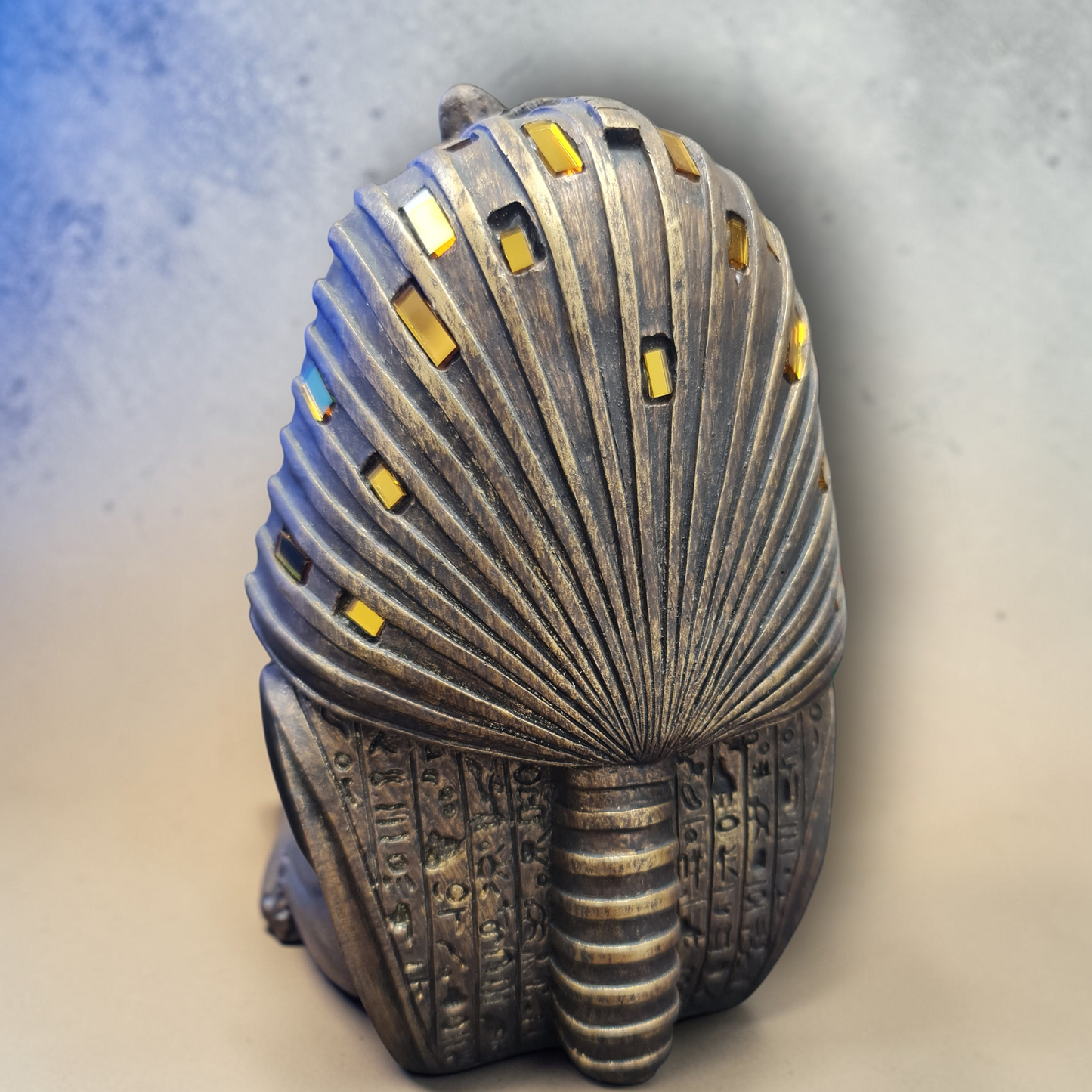 busto faraón egipcio con cristales