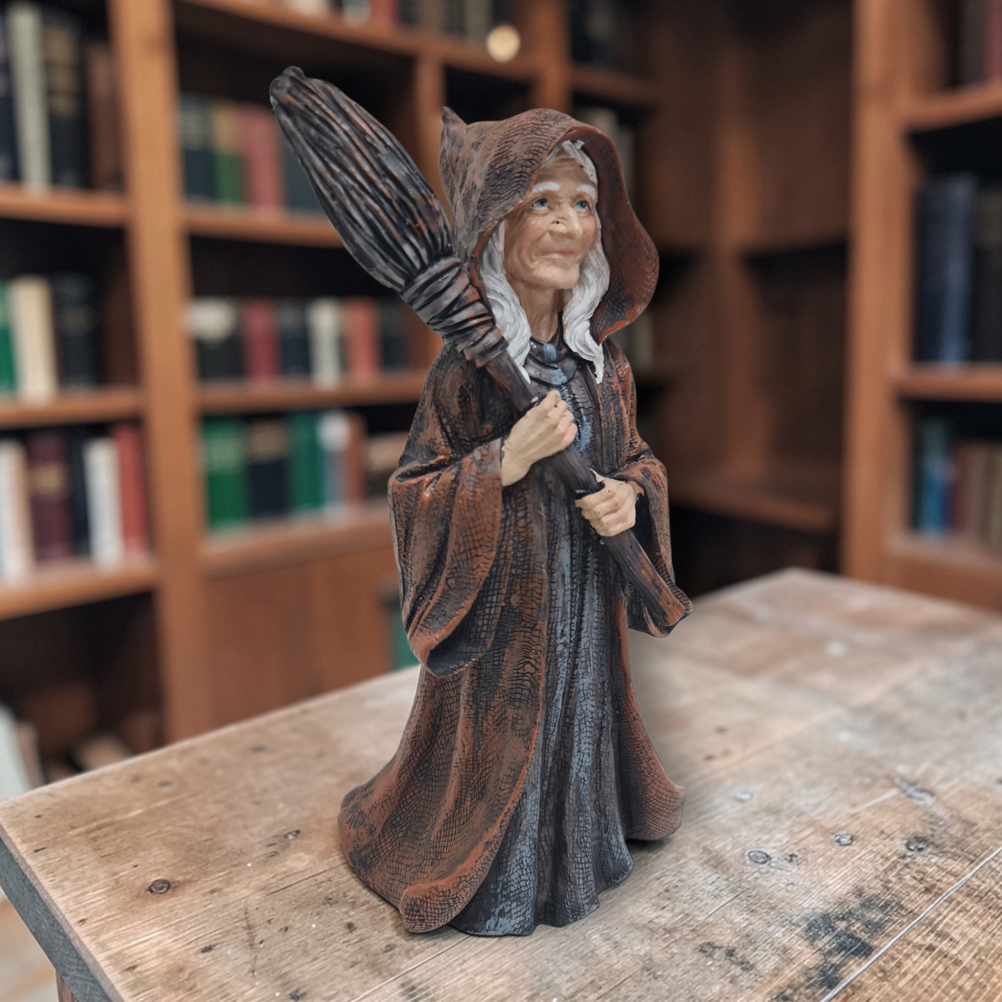 Bruja Wicca con escoba