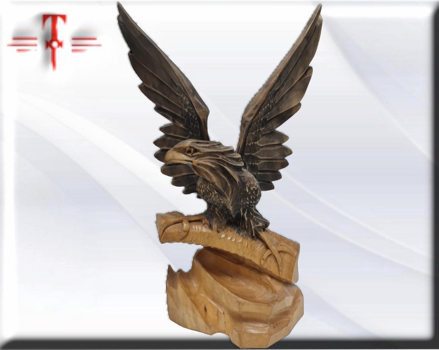 Aguila en rama , tallado a mano