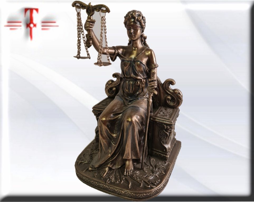Diosa Temis de la justicia sentada