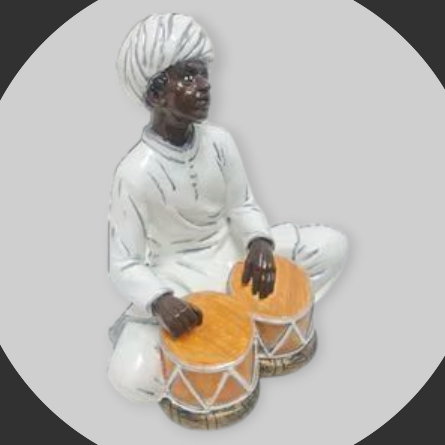Figura indio sentado