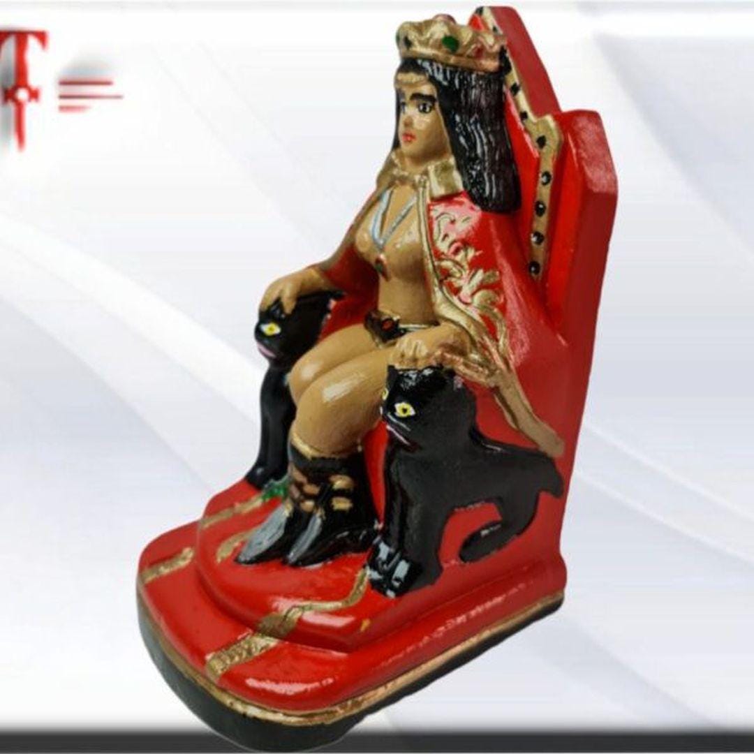 Pomba gira Reina sentada en trono, candomble, Kimbisa, Umbanda