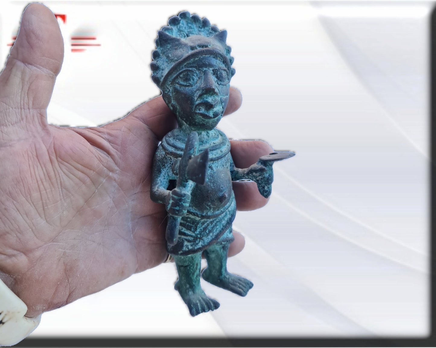 Personaje Hechicero de la realeza de Benín, Estatua bronce arte de Benín ( Galeria de arte )