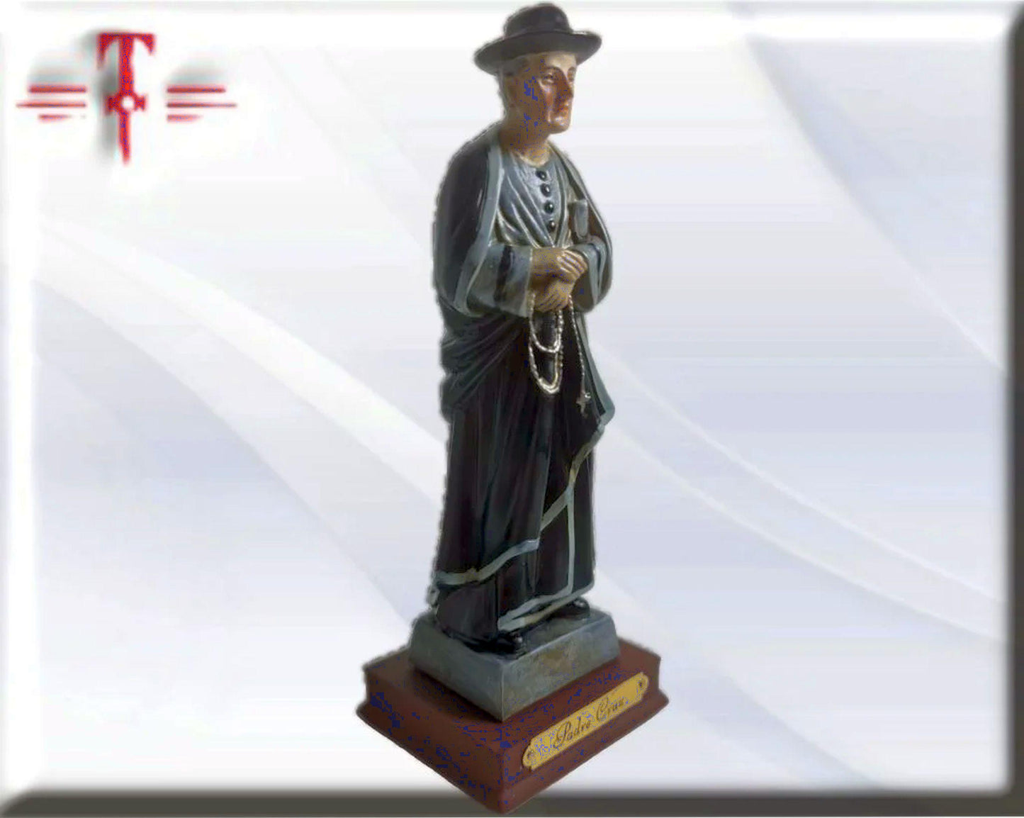 Estatua del Padre Cruz , virgenes y santos catolicos