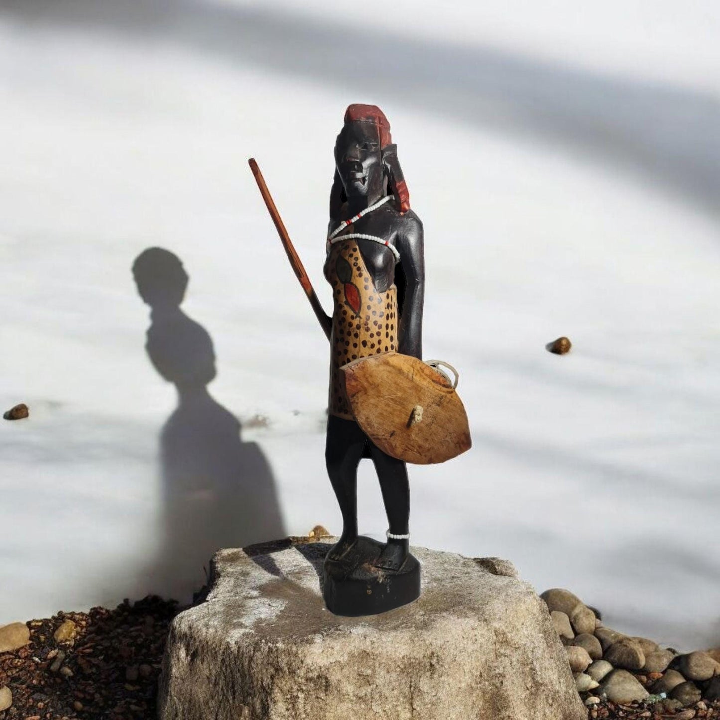 estatua Guerrero africano , arte tribal africano hecho a mano