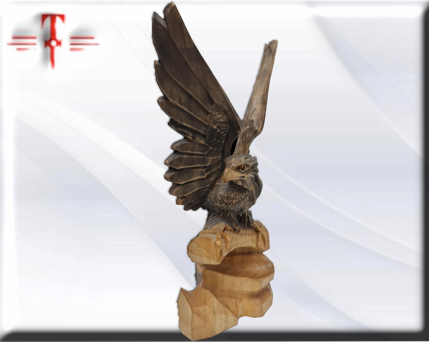 Aguila en rama , tallado a mano