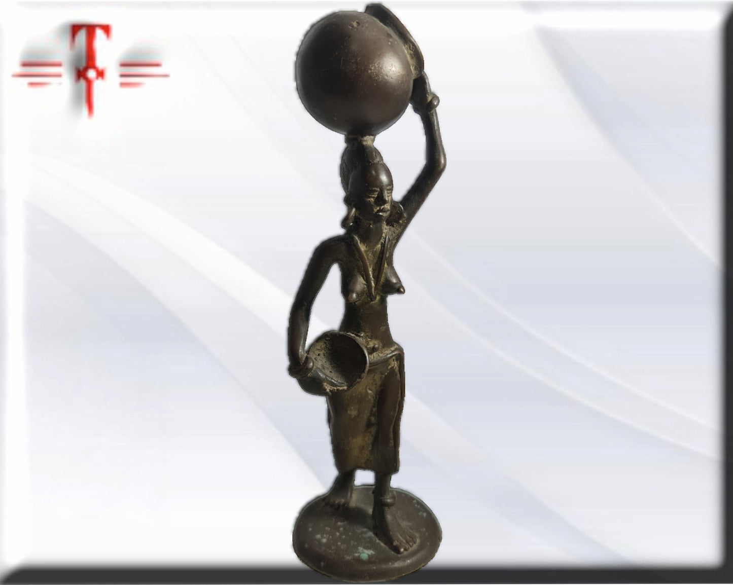 Antigua talla de bronce de Benín Mujer cargando vasija Arte Africano , galería de arte