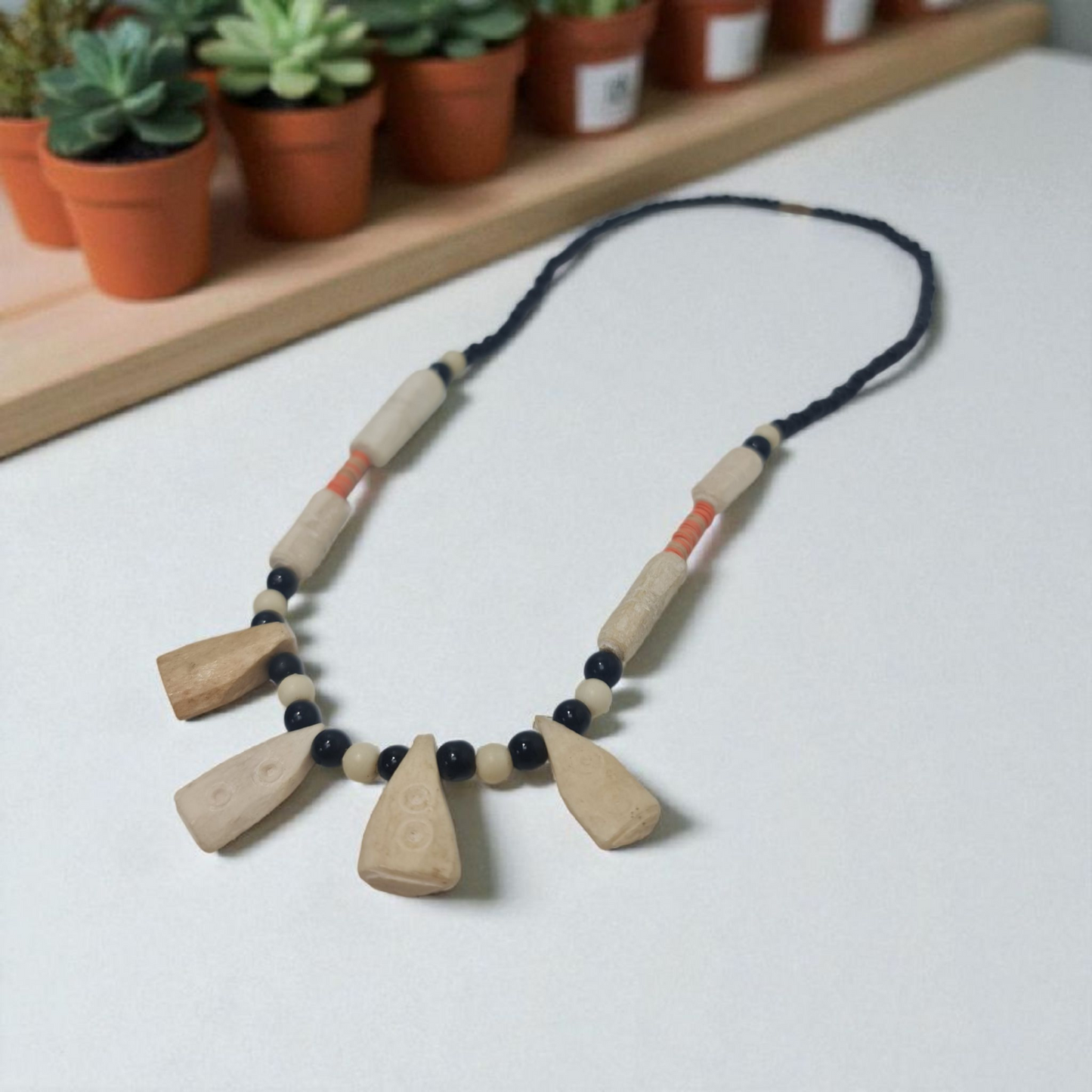 Colgante africano de hueso, suerte , evolucion  , Original from Benín Protection , amuleto
