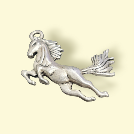 Caballo pequeño atributo del Orisha Obatala  , Santería