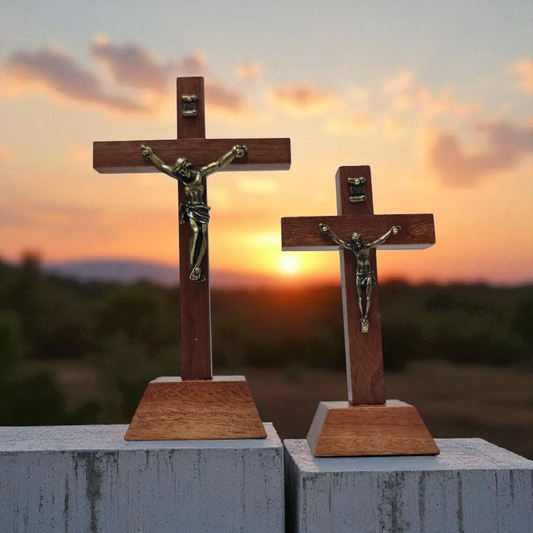 Cruz madera cedro con jesus  , Santos y Vírgenes católicos , productos Religiosos