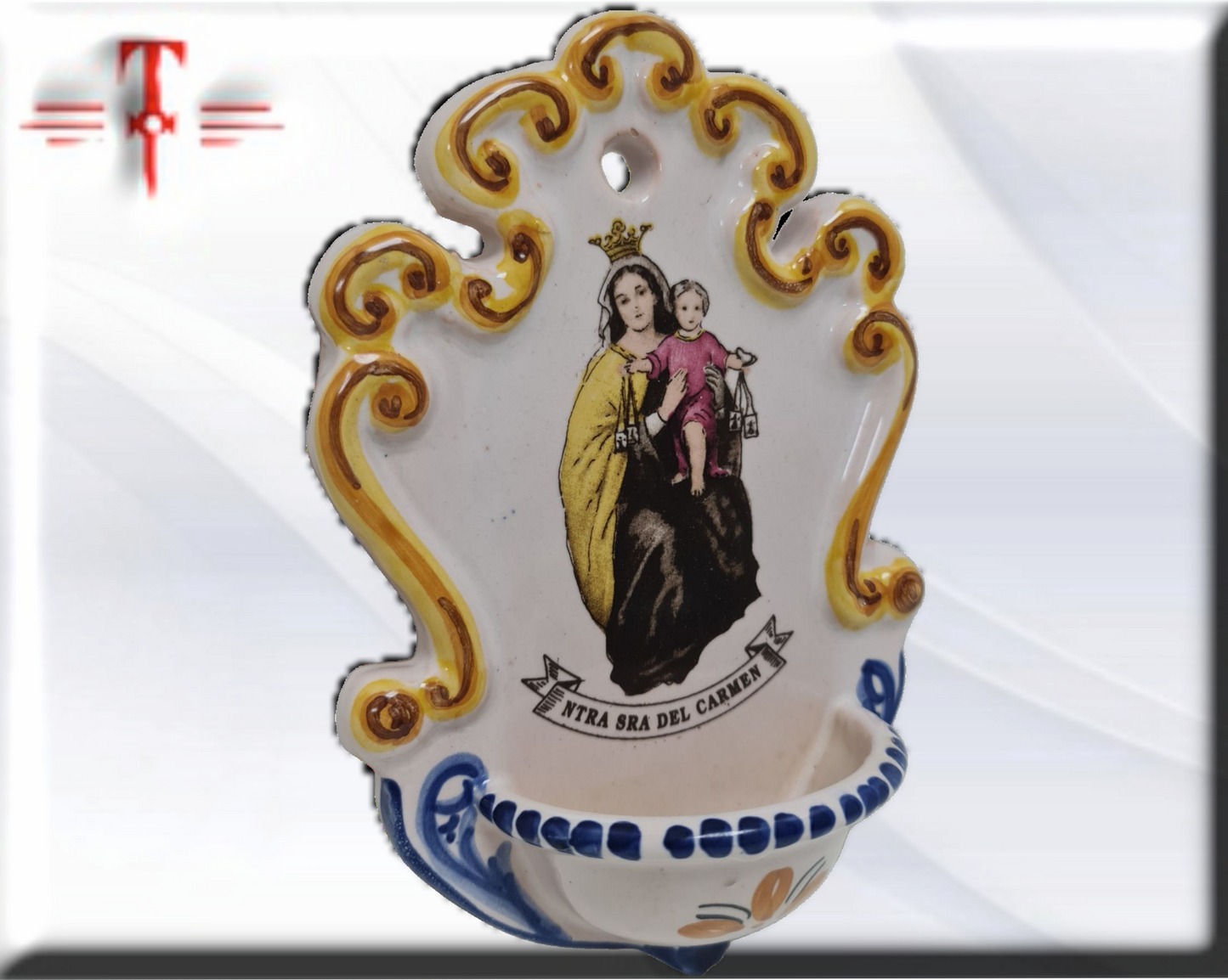 Pila de agua bendita , Virgen del Carmen . Virgenes y santos catolicos