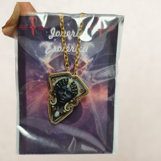 collar mujer africana