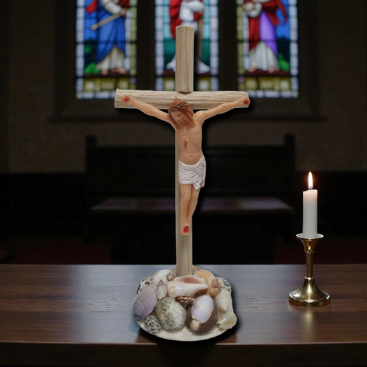 crucifijo con caracoles , virgenes y santos catolicos