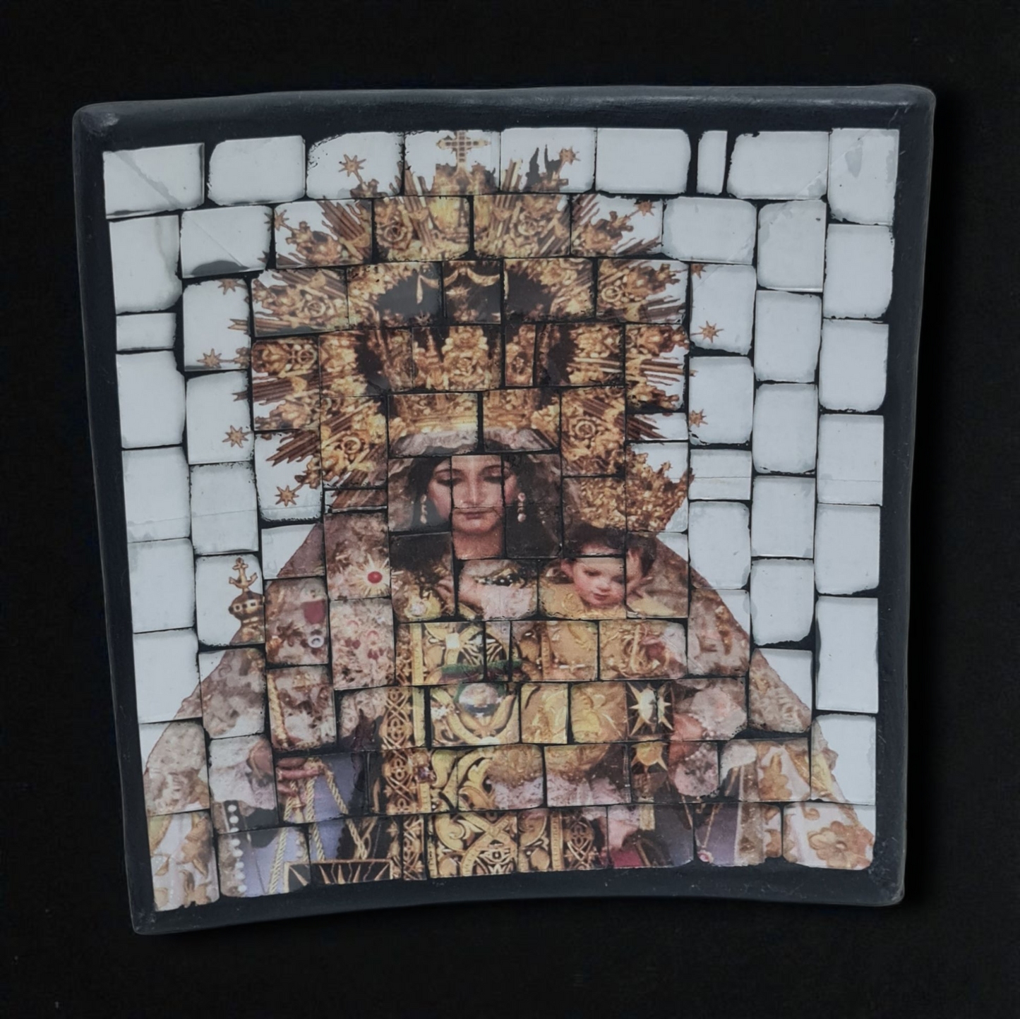 plato mosaico Virgen del Pino