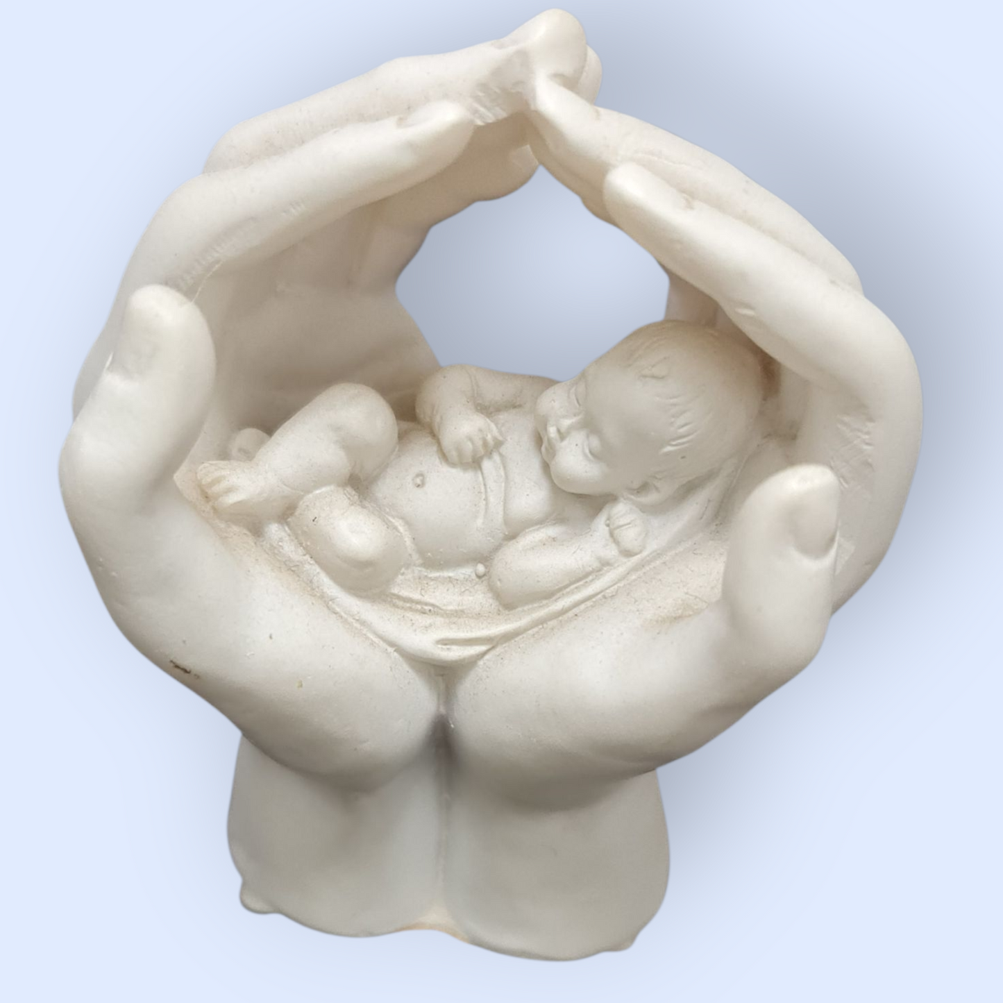 Querubin entre manos