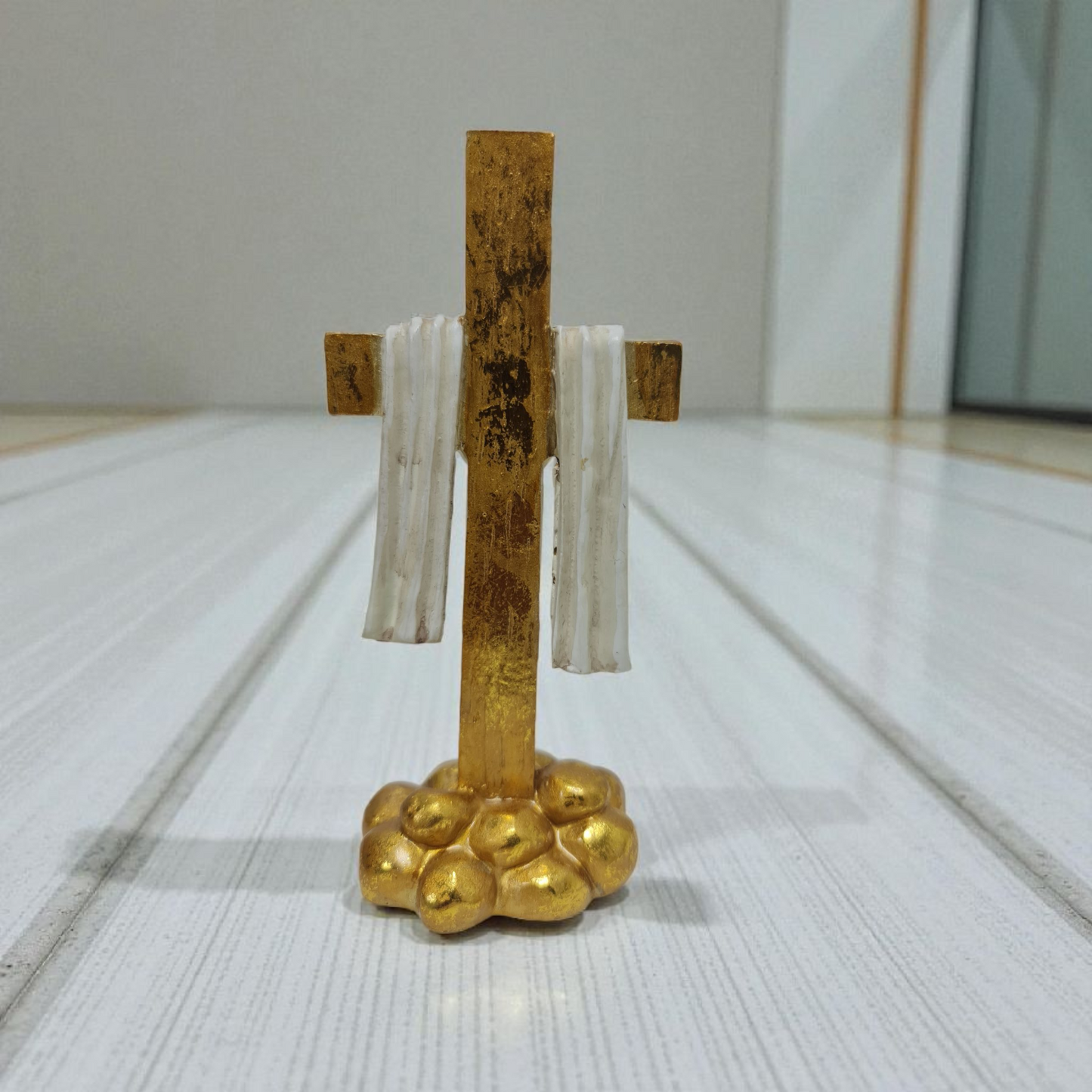 Cruz dorada en peana 14cm  . virgenes y santos catolicos , productos religiosos