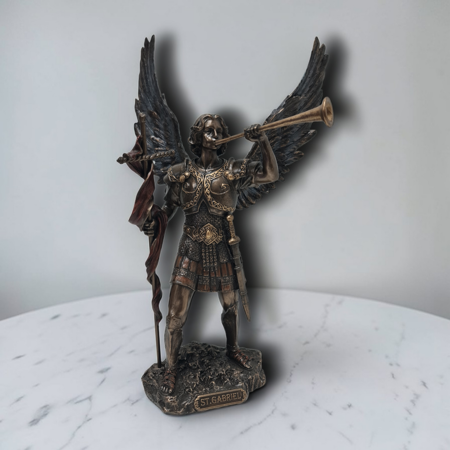 Arcángel San Gabriel con trompeta