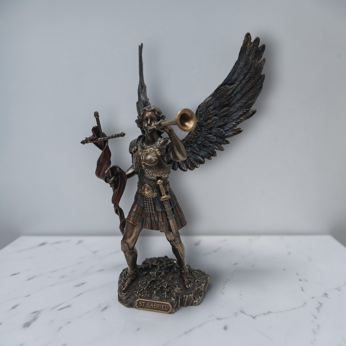 Arcángel San Gabriel con trompeta