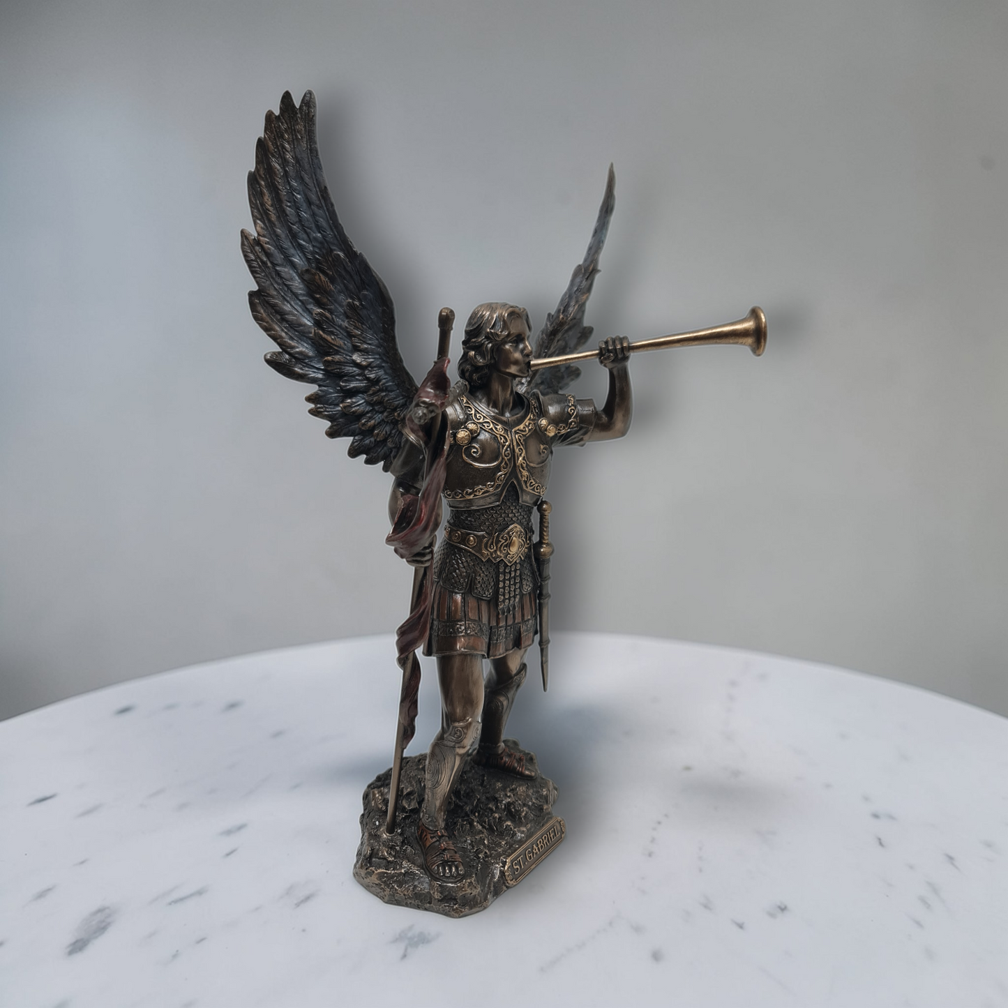 Arcángel San Gabriel con trompeta