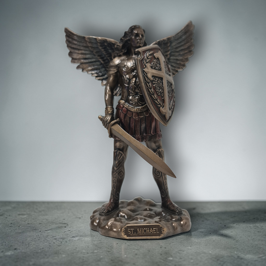 Arcángel San Miguel con escudo