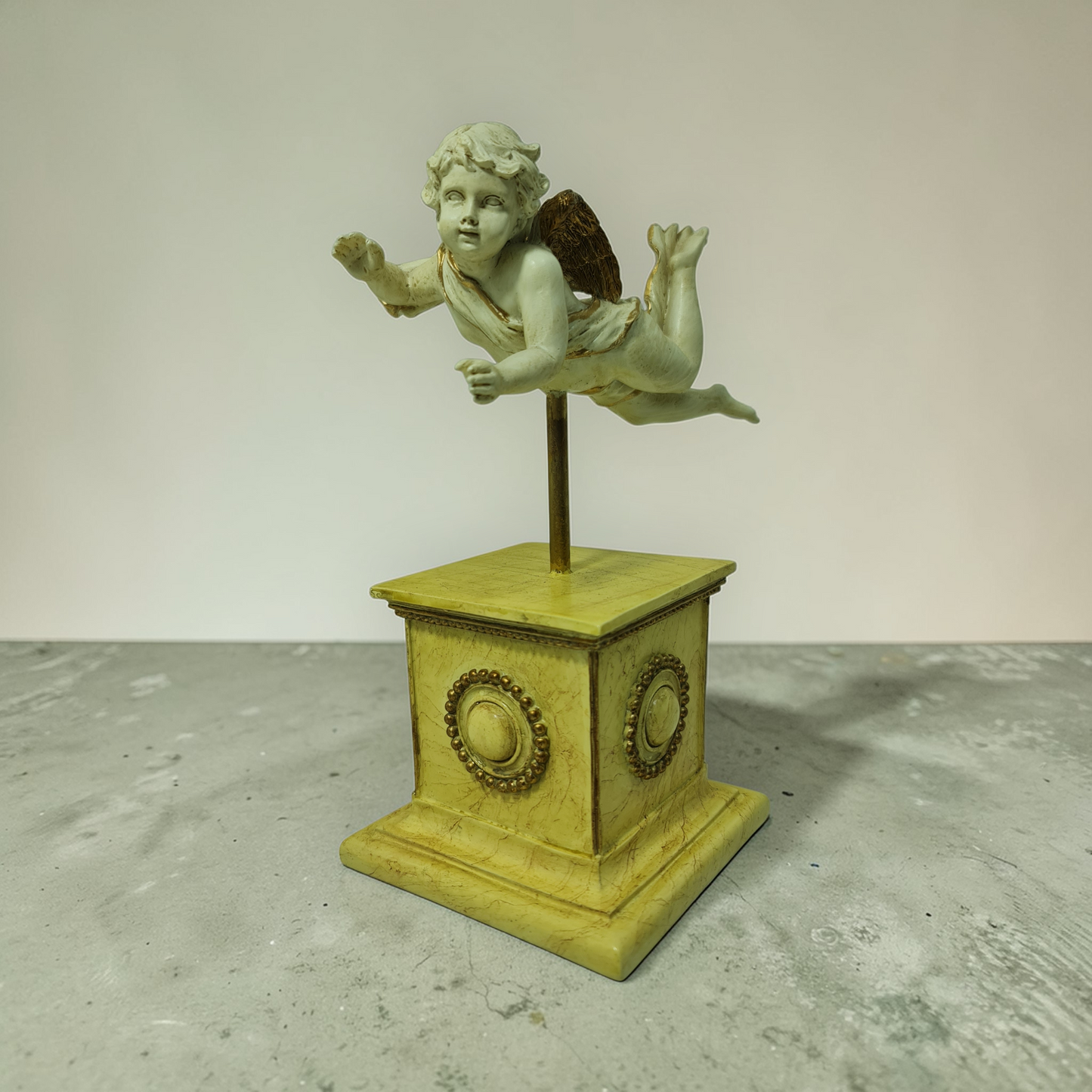 Angel volando en peana , Santos y Vírgenes católicos , productos Religiosos