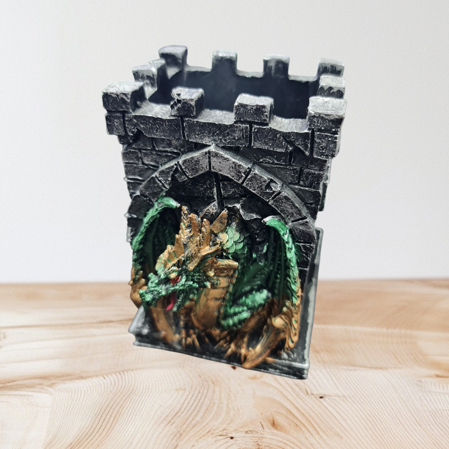 Torre con Dragon contenedor