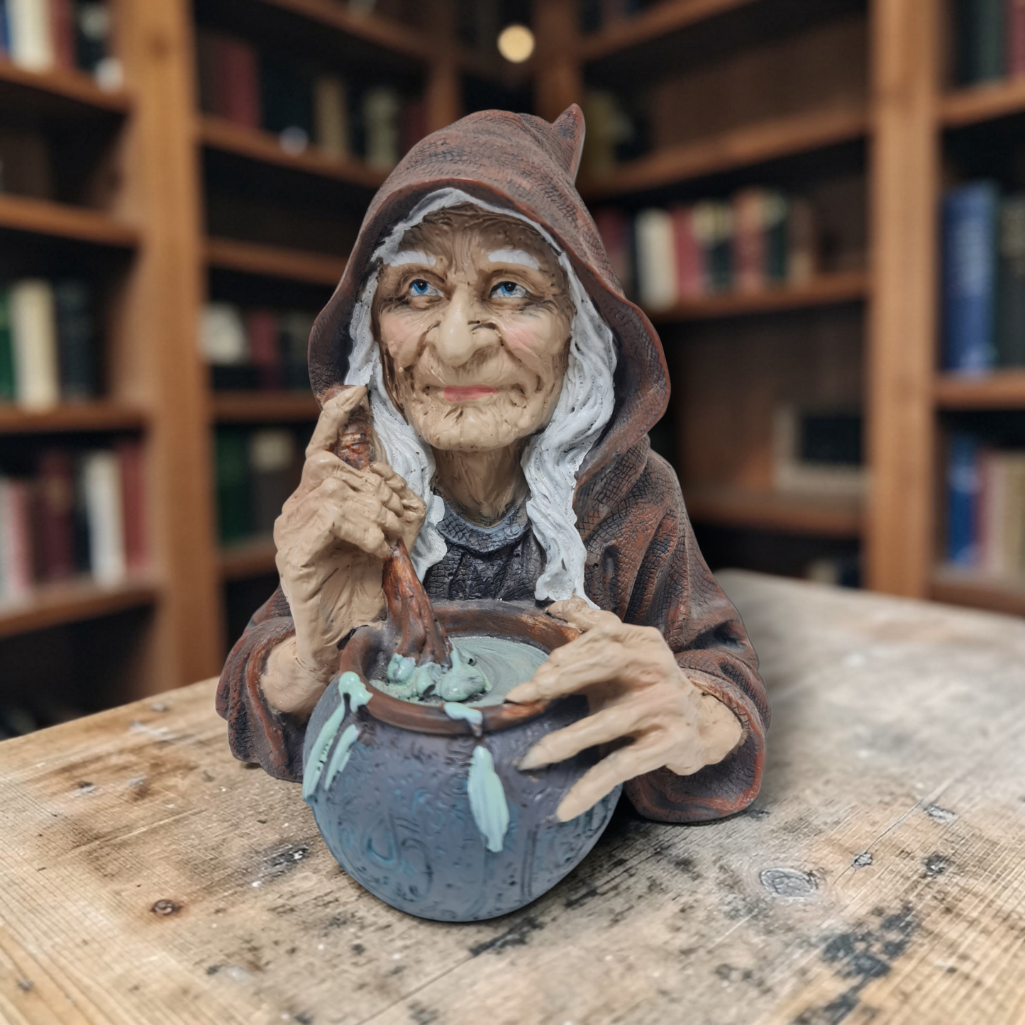 Bruja Wicca haciendo pócima