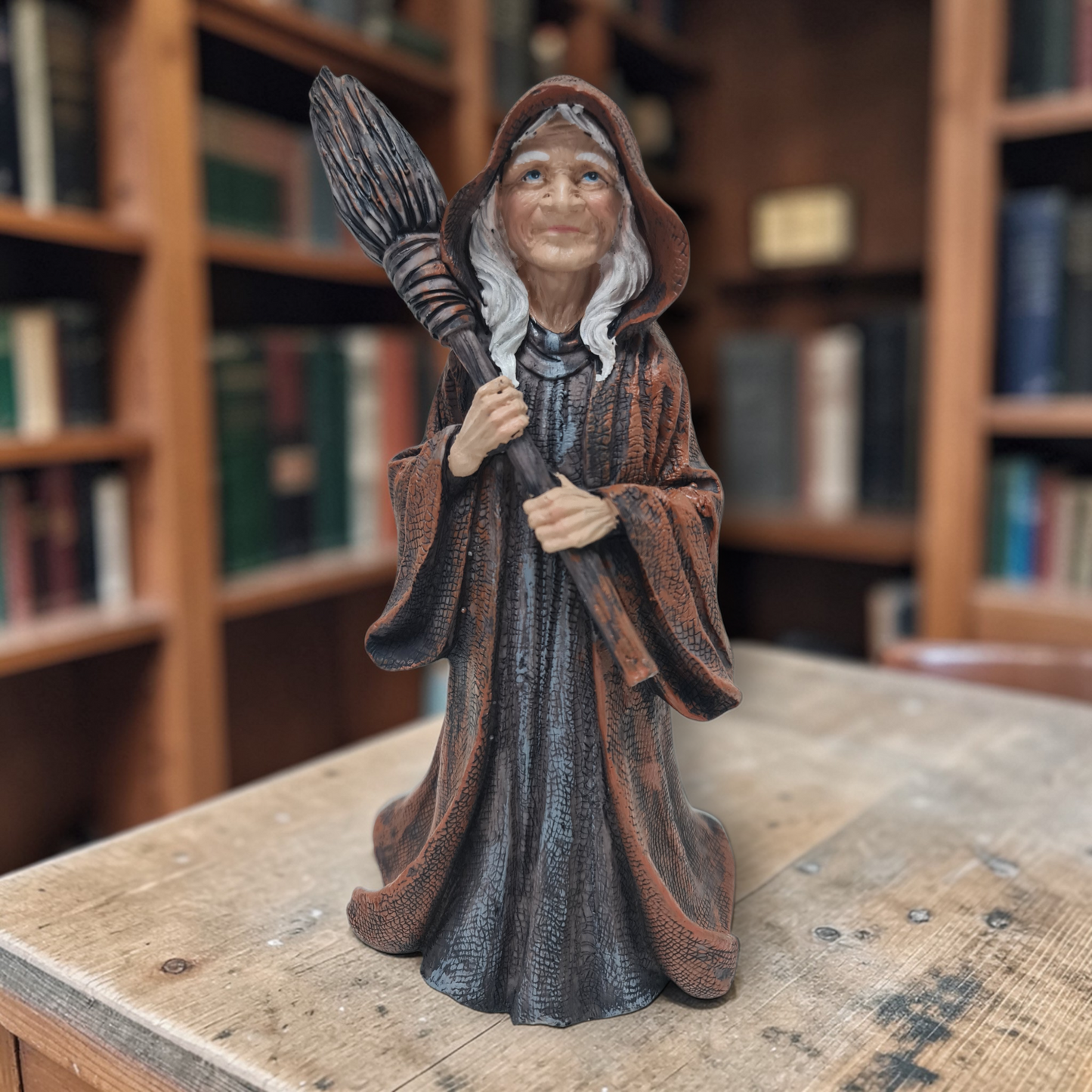 Bruja Wicca con escoba