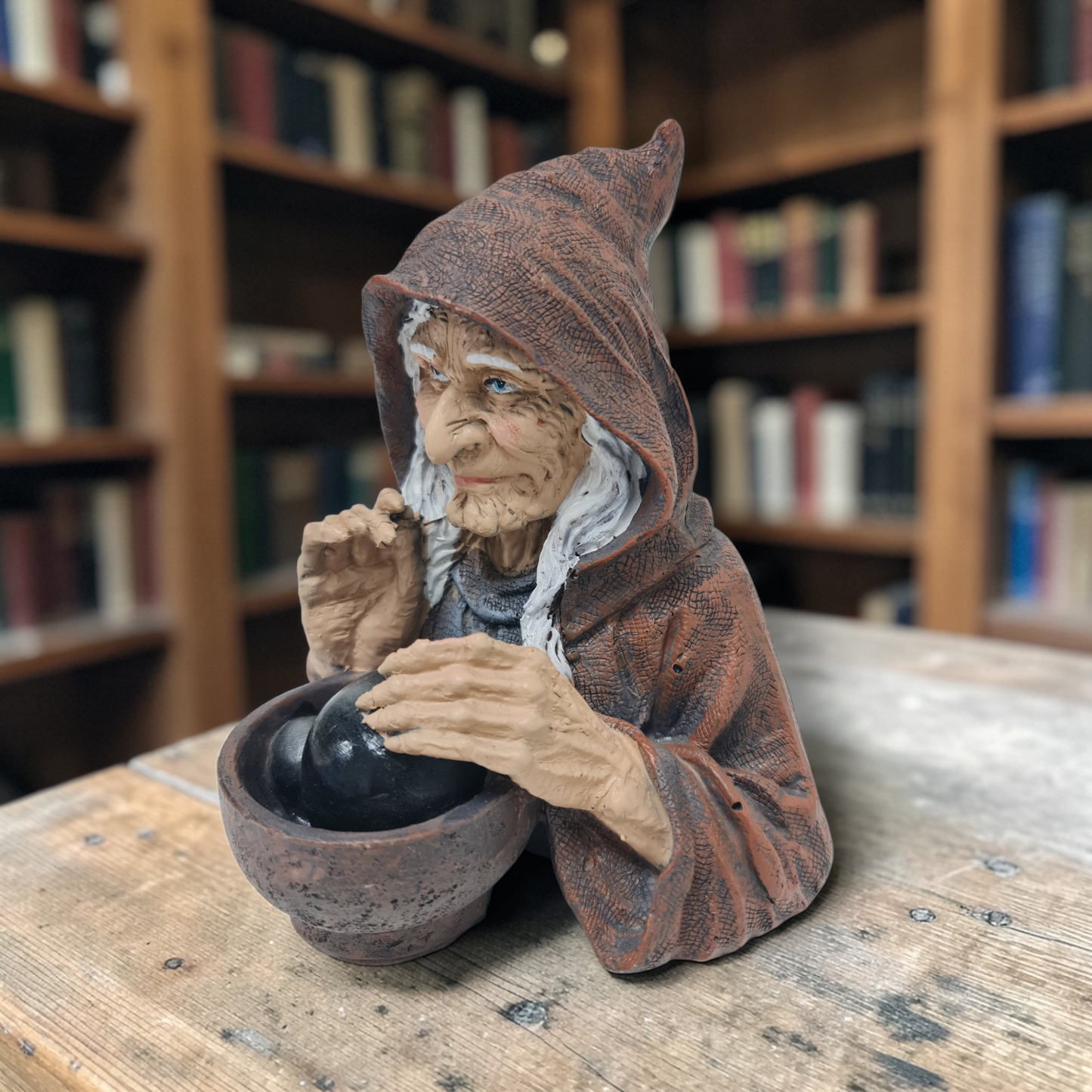 Bruja Wicca con bola