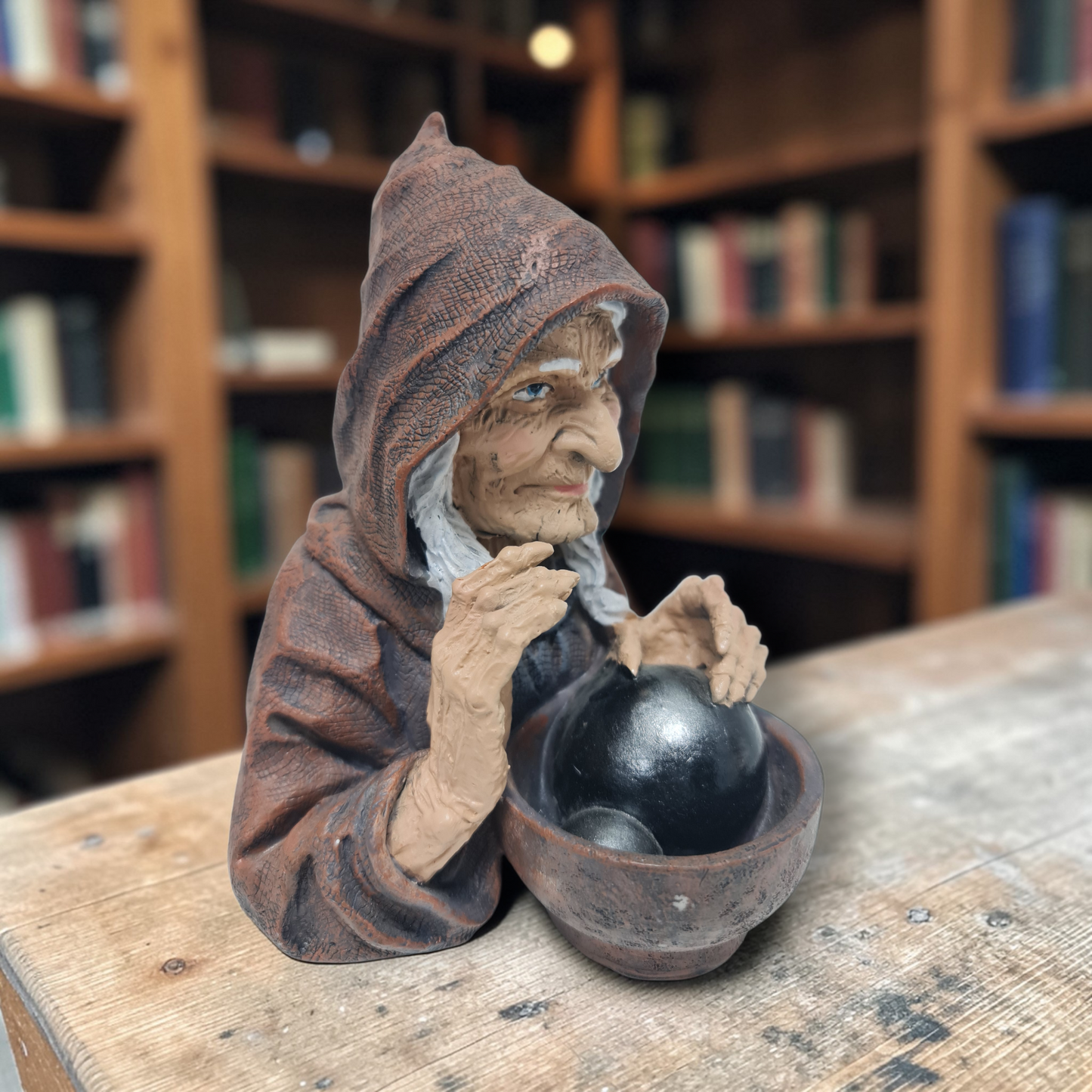 Bruja Wicca con bola