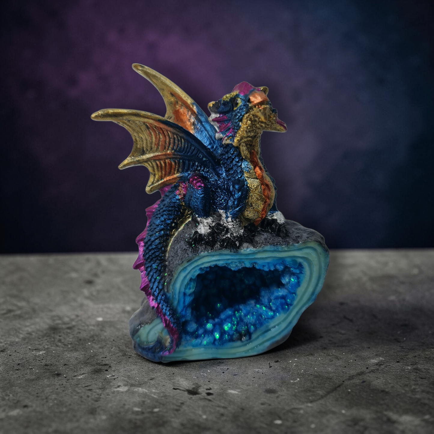 Dragon con piedra preciosa