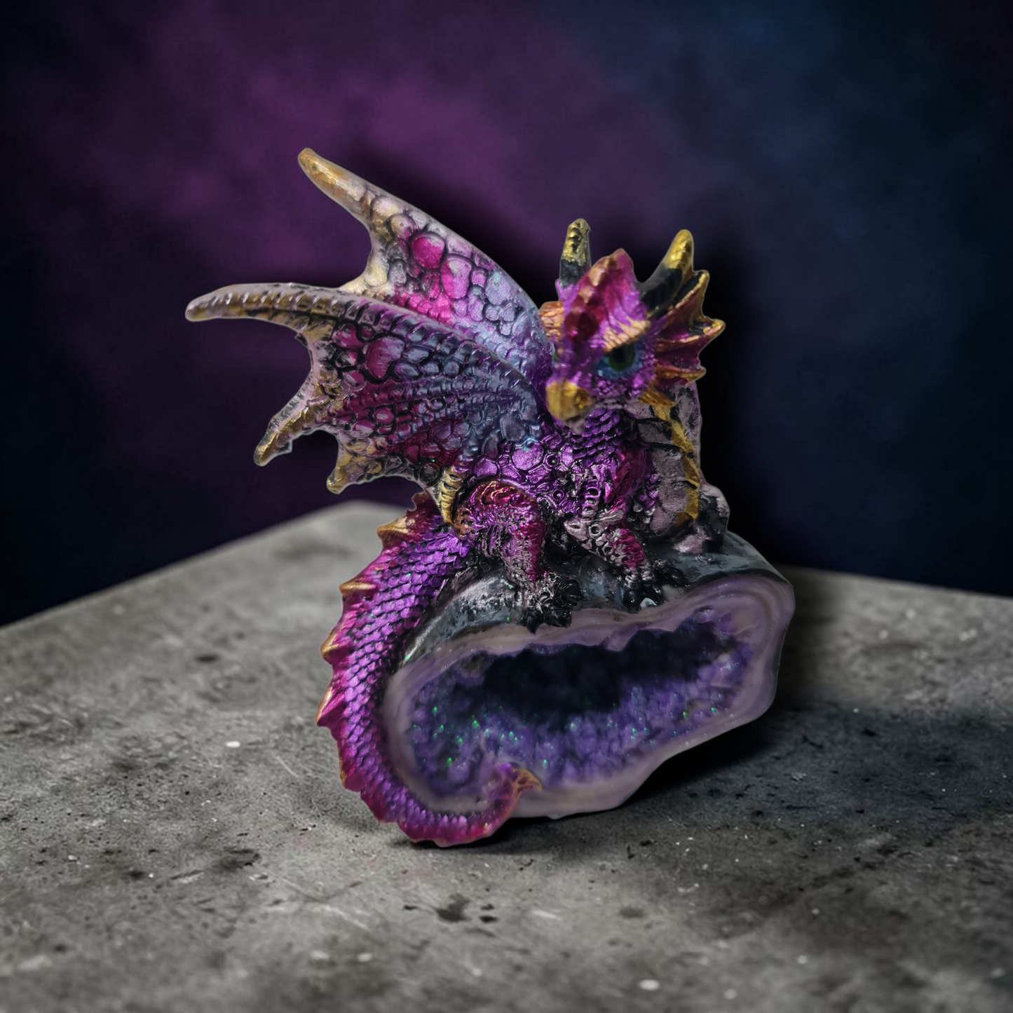 Dragon con piedra preciosa