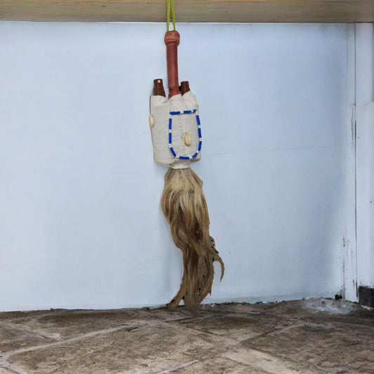 cola caballo iruke africano especialmente preparado para combatir brujeria , hecho a mano , Ifá Santeria Palo Mayombe babalawo