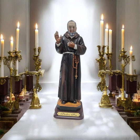 Estatua del Padre Pio , virgenes y santos catolicos