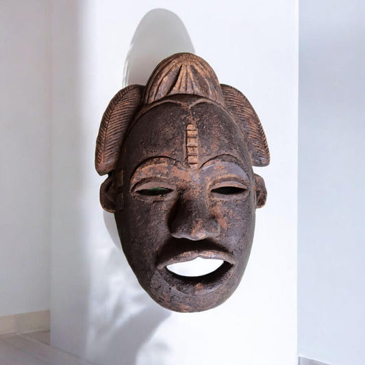 Máscara etnia Yombe ( Congo arte africano)  Yombe ethnic mask ( Congo African art)