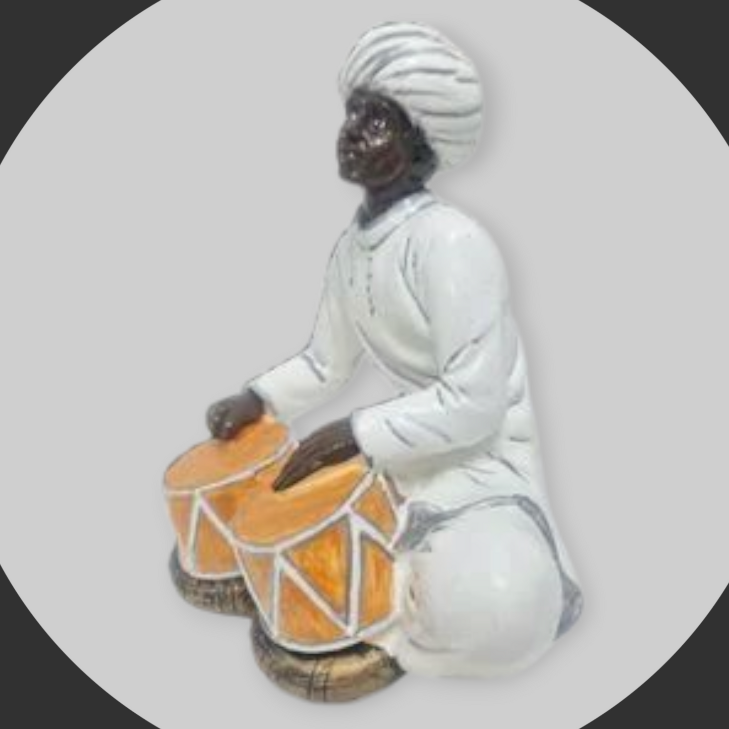 Figura indio sentado