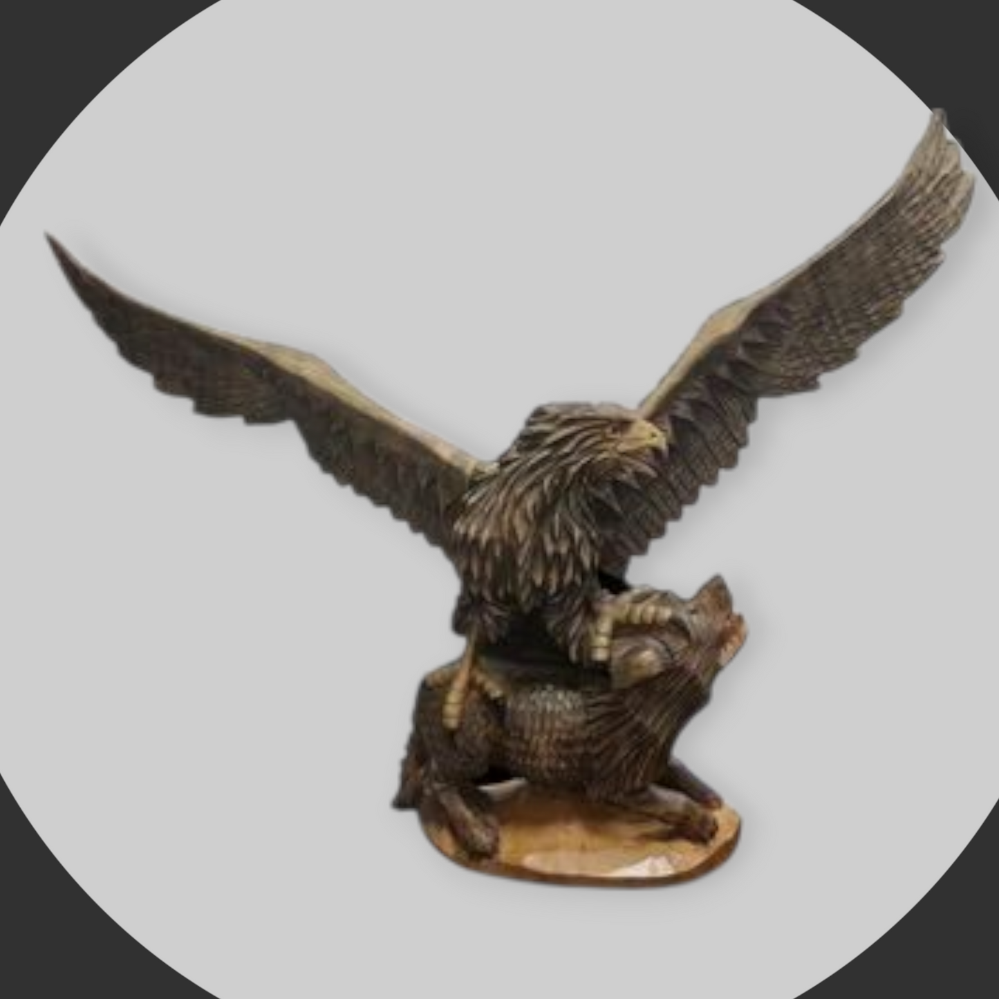 Grandioso Aguila tallado a mano