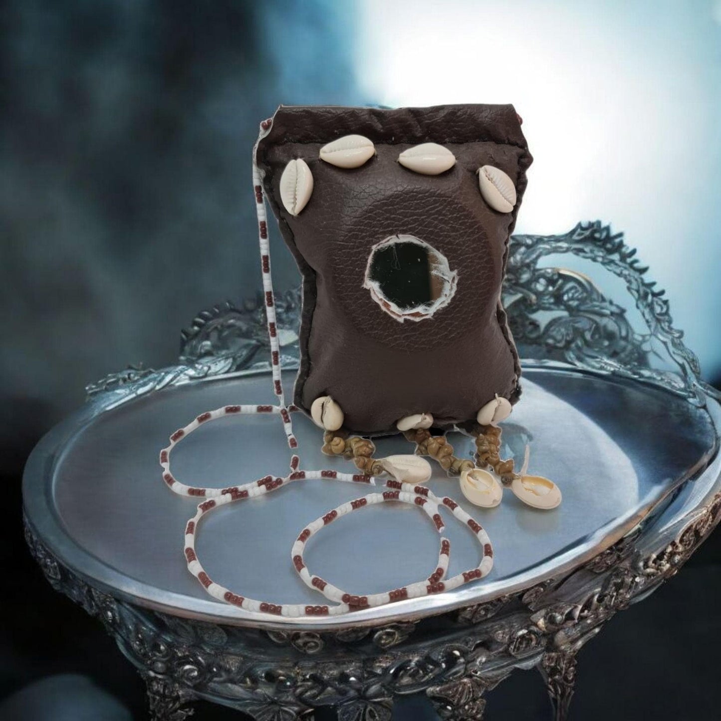 Amulett-Halskette zur Steigerung der Hellsichtigkeit, traditionelle afrikanische Fon-Handwerkskunst