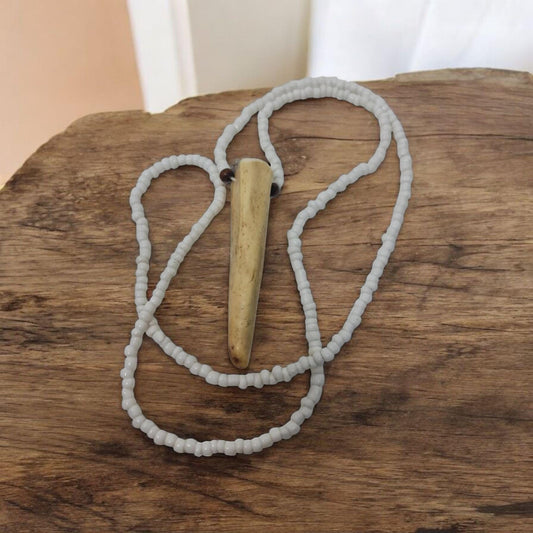 colgante cuerno de protección ritualizado