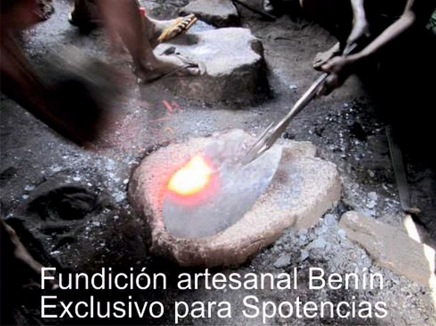 Antigua talla de bronce de Benín Jarrón con familia celebrando fiesta Arte Africano , galería de arte